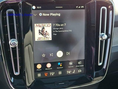 2024 Volvo XC40 B5 AWD Plus Dark Theme