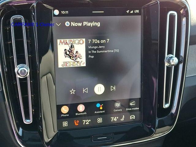 2024 Volvo XC40 B5 AWD Plus Dark Theme