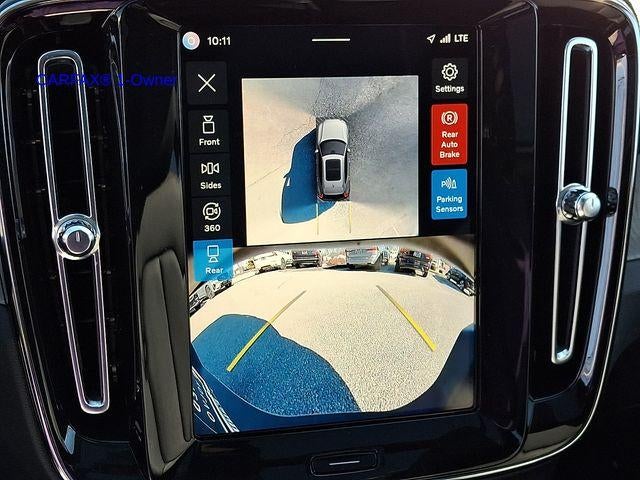 2024 Volvo XC40 B5 AWD Plus Dark Theme