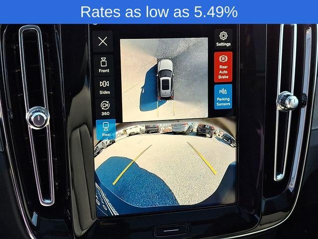 2024 Volvo XC40 B5 AWD Plus Dark Theme