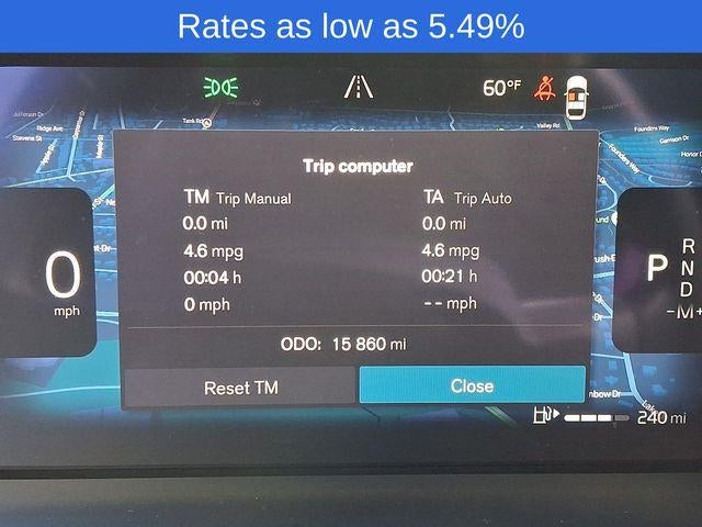 2024 Volvo XC40 B5 AWD Plus Dark Theme