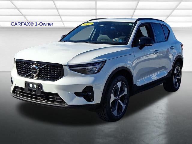 2024 Volvo XC40 B5 AWD Plus Dark Theme