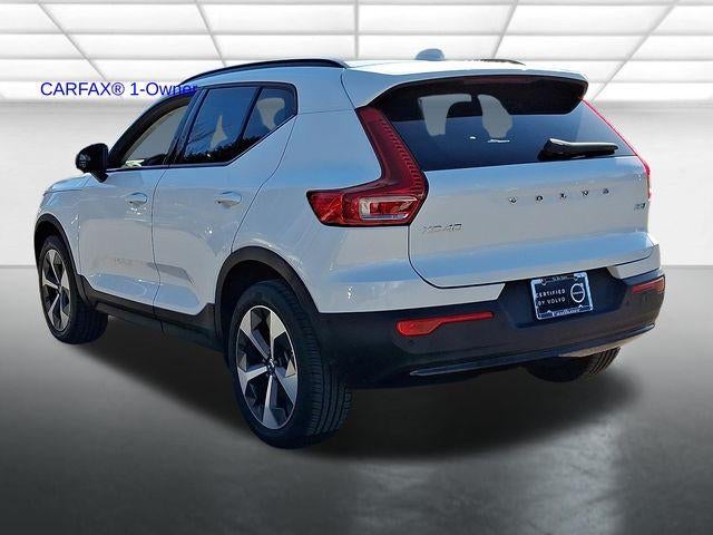 2024 Volvo XC40 B5 AWD Plus Dark Theme