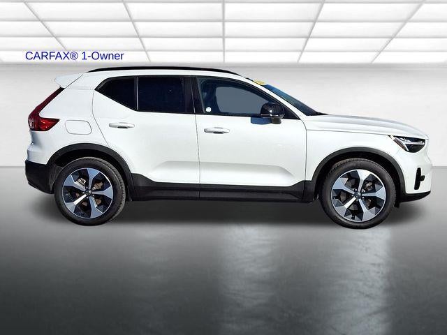 2024 Volvo XC40 B5 AWD Plus Dark Theme