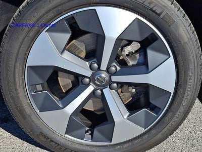 2024 Volvo XC40 B5 AWD Plus Dark Theme