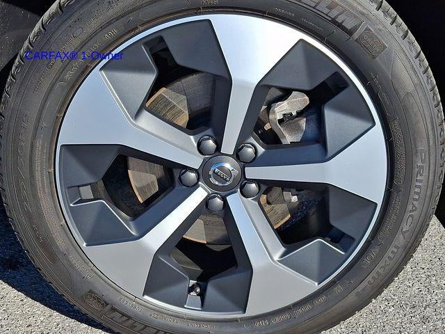 2024 Volvo XC40 B5 AWD Plus Dark Theme