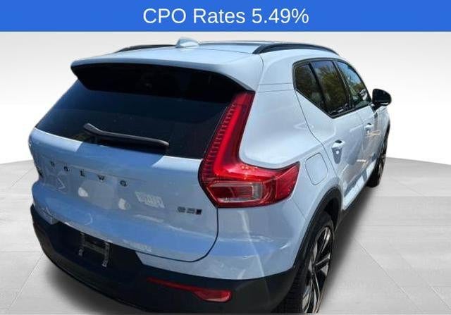 2024 Volvo XC40 B5 AWD Plus Dark Theme