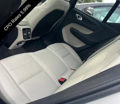 2024 Volvo XC40 B5 AWD Plus Dark Theme