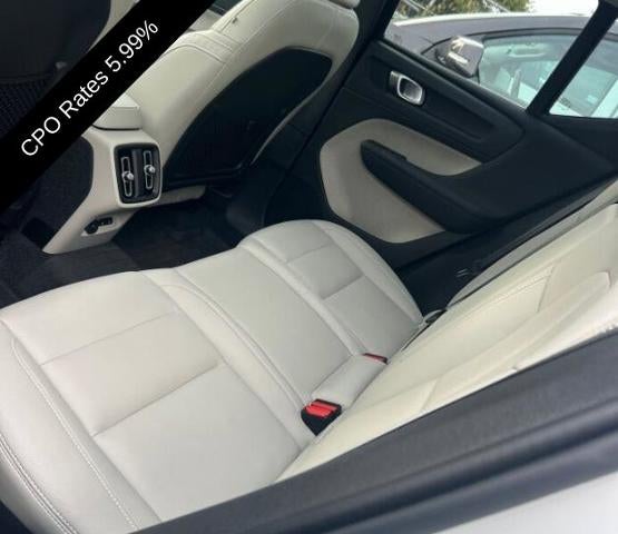 2024 Volvo XC40 B5 AWD Plus Dark Theme