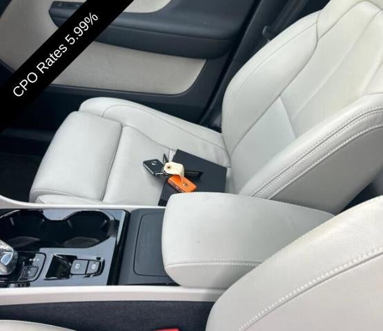 2024 Volvo XC40 B5 AWD Plus Dark Theme