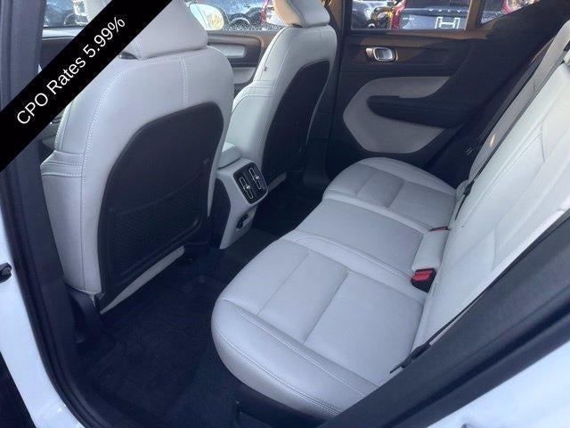 2024 Volvo XC40 B5 AWD Plus Dark Theme
