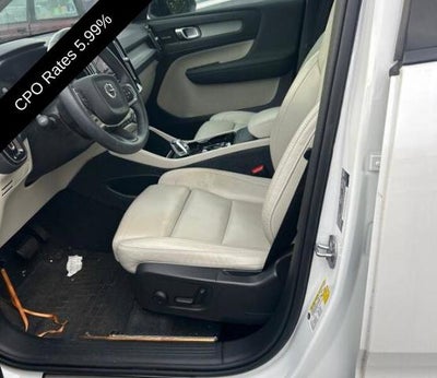 2024 Volvo XC40 B5 AWD Plus Dark Theme