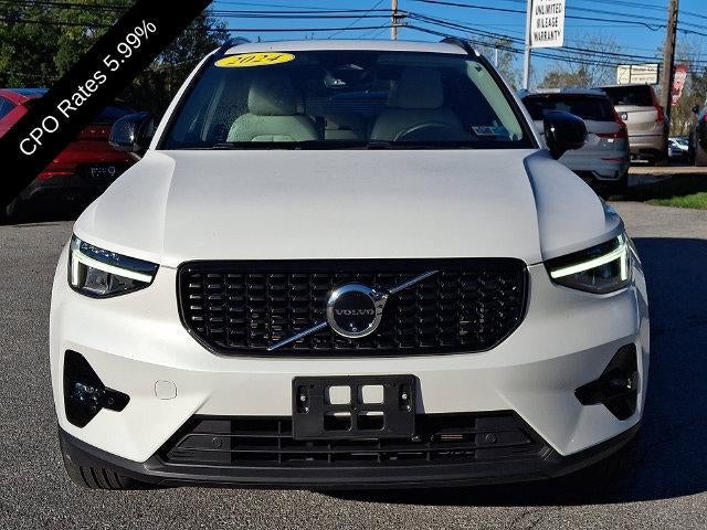 2024 Volvo XC40 B5 AWD Plus Dark Theme