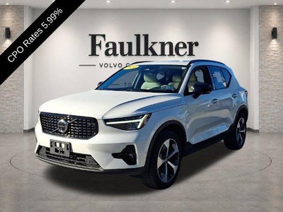 2024 Volvo XC40 B5 AWD Plus Dark Theme