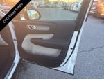 2024 Volvo XC40 B5 AWD Plus Dark Theme