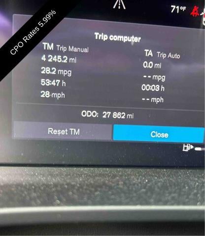 2024 Volvo XC40 B5 AWD Plus Dark Theme
