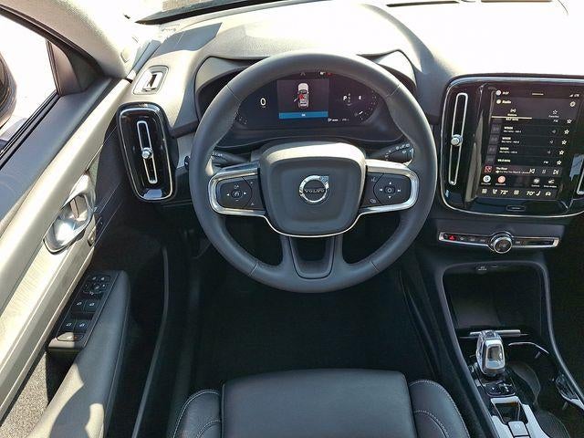 2024 Volvo XC40 B5 AWD Plus Dark Theme