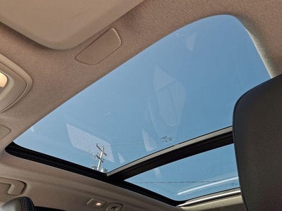 2024 Volvo XC40 B5 AWD Plus Dark Theme