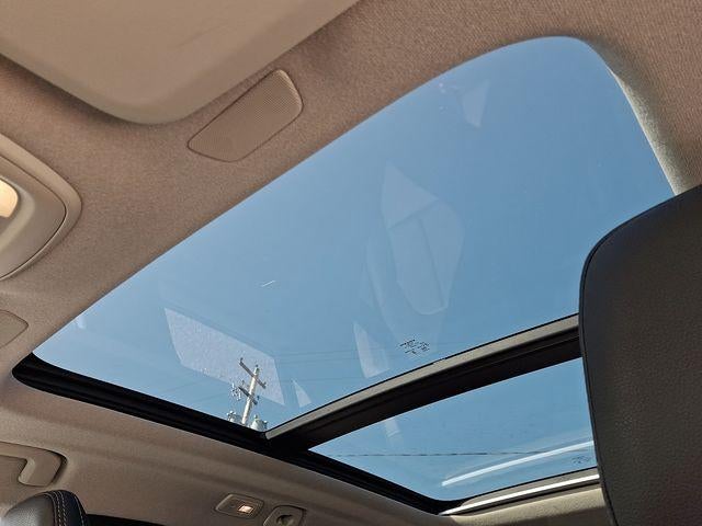 2024 Volvo XC40 B5 AWD Plus Dark Theme