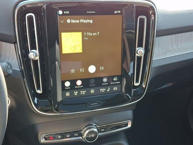 2024 Volvo XC40 B5 AWD Plus Dark Theme