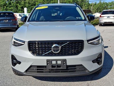 2024 Volvo XC40 B5 AWD Plus Dark Theme