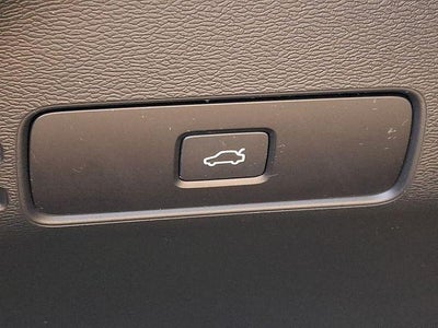 2024 Volvo XC40 B5 AWD Plus Dark Theme