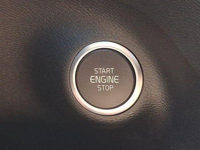 2024 Volvo XC40 B5 AWD Plus Dark Theme