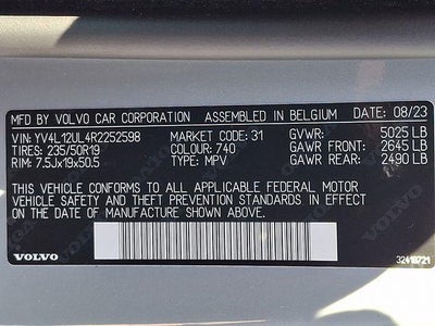 2024 Volvo XC40 B5 AWD Plus Dark Theme