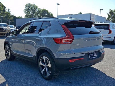 2024 Volvo XC40 B5 AWD Plus Dark Theme