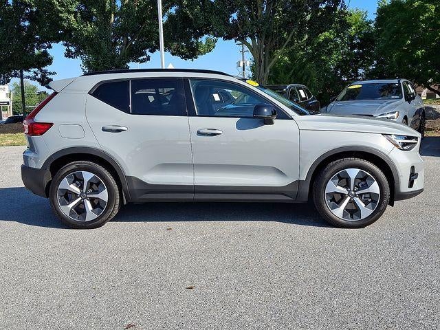 2024 Volvo XC40 B5 AWD Plus Dark Theme