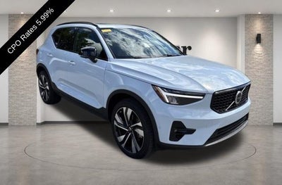 2024 Volvo XC40 B5 AWD Plus Dark Theme