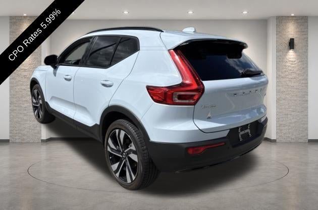 2024 Volvo XC40 B5 AWD Plus Dark Theme
