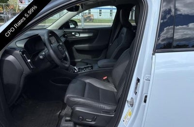 2024 Volvo XC40 B5 AWD Plus Dark Theme
