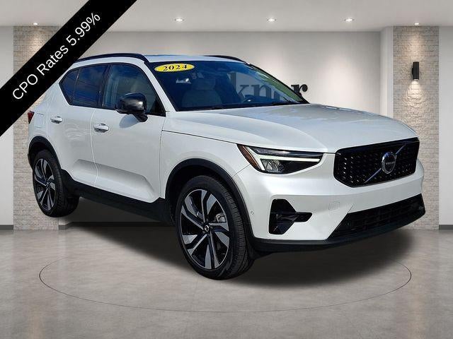 2024 Volvo XC40 B5 AWD Plus Dark Theme