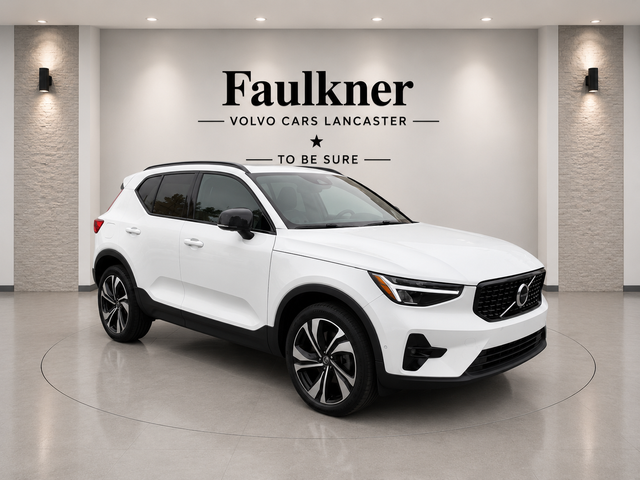 2024 Volvo XC40 B5 AWD Plus Dark Theme