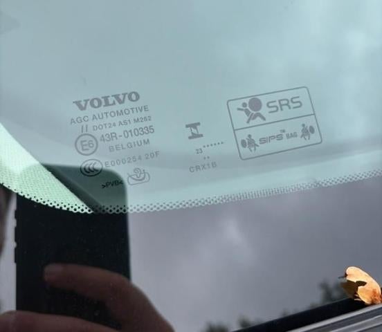 2024 Volvo XC40 B5 AWD Plus Dark Theme