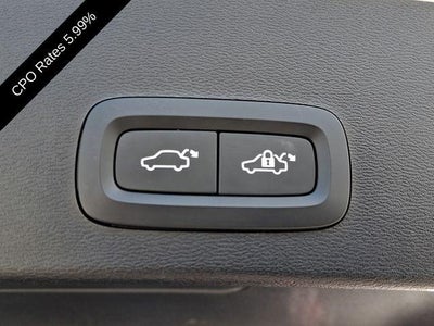 2024 Volvo XC40 B5 AWD Plus Dark Theme
