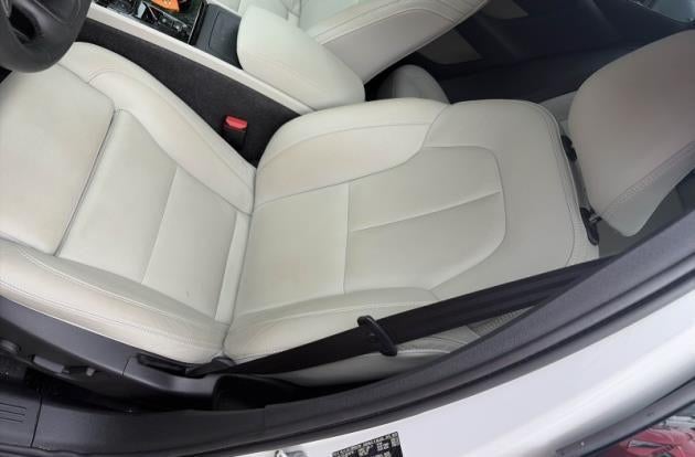 2024 Volvo XC40 B5 AWD Plus Dark Theme