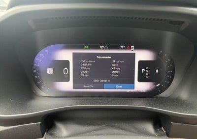2024 Volvo XC40 B5 AWD Plus Dark Theme
