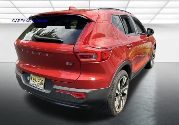 2024 Volvo XC40 B5 AWD Plus Dark Theme
