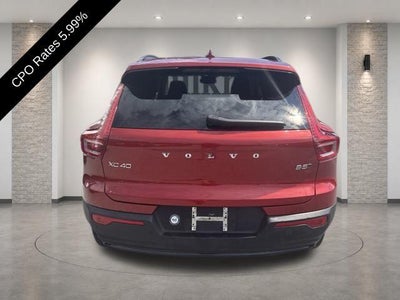 2024 Volvo XC40 B5 AWD Plus Dark Theme