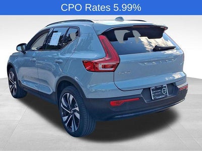 2024 Volvo XC40 B5 AWD Plus Dark Theme
