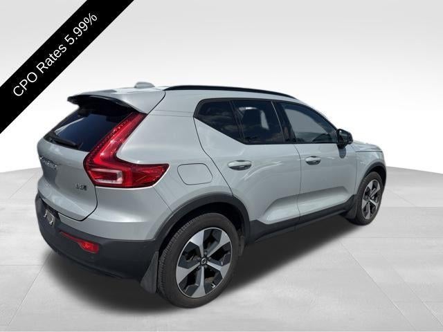 2024 Volvo XC40 B5 AWD Plus Dark Theme
