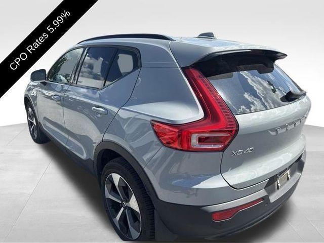 2024 Volvo XC40 B5 AWD Plus Dark Theme