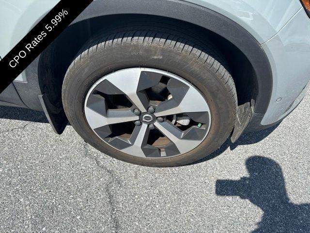 2024 Volvo XC40 B5 AWD Plus Dark Theme