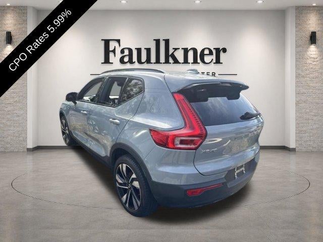 2024 Volvo XC40 B5 AWD Plus Dark Theme
