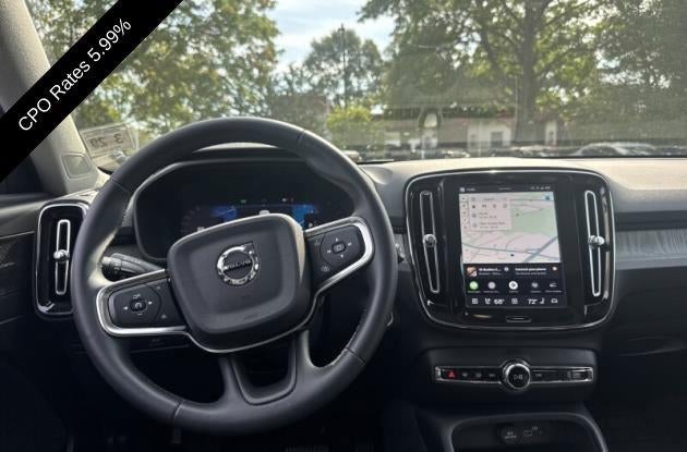 2024 Volvo XC40 B5 AWD Plus Dark Theme