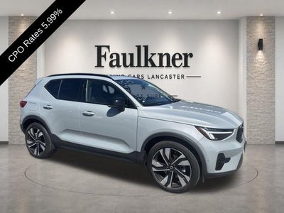 2024 Volvo XC40 B5 AWD Plus Dark Theme
