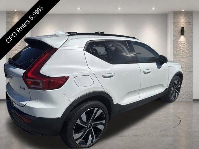 2024 Volvo XC40 B5 AWD Ultimate Dark Theme