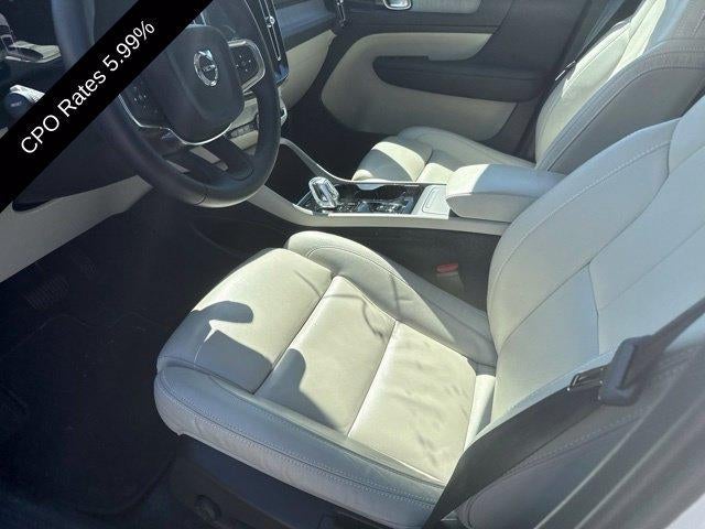 2024 Volvo XC40 B5 AWD Ultimate Dark Theme